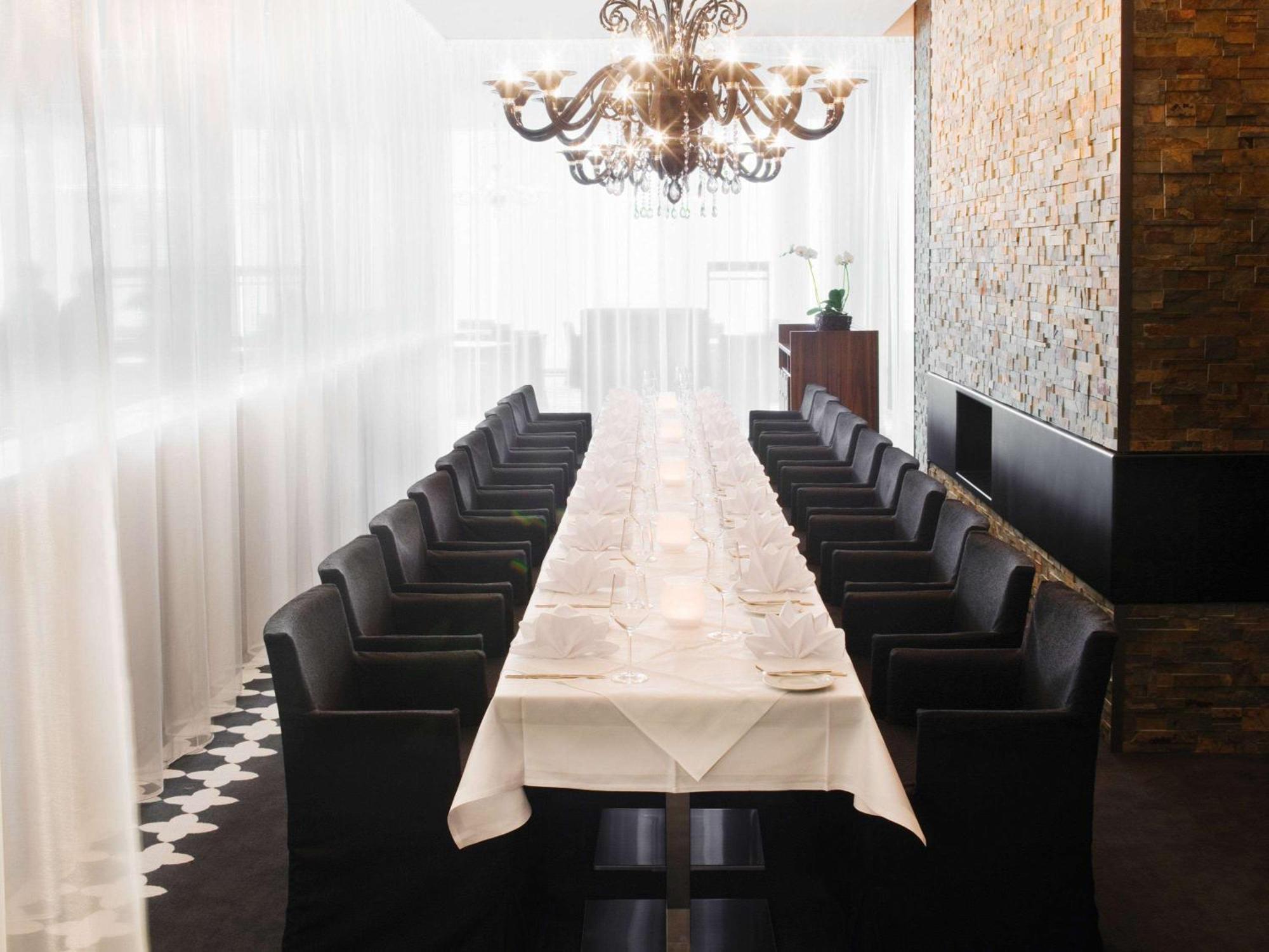 Hotel Moevenpick Stuttgart Airport 4*