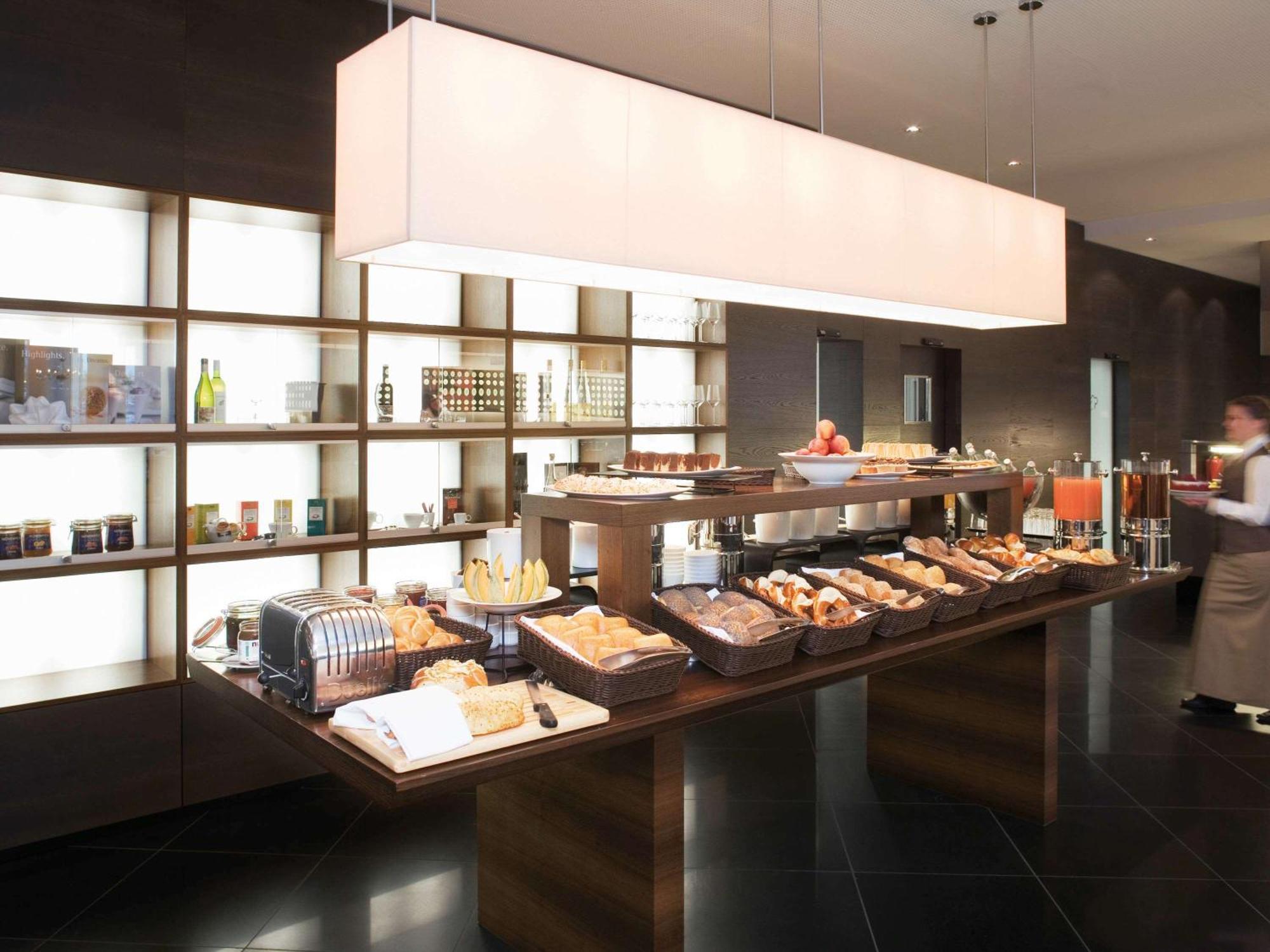 Hotel Moevenpick Stuttgart Airport 4*