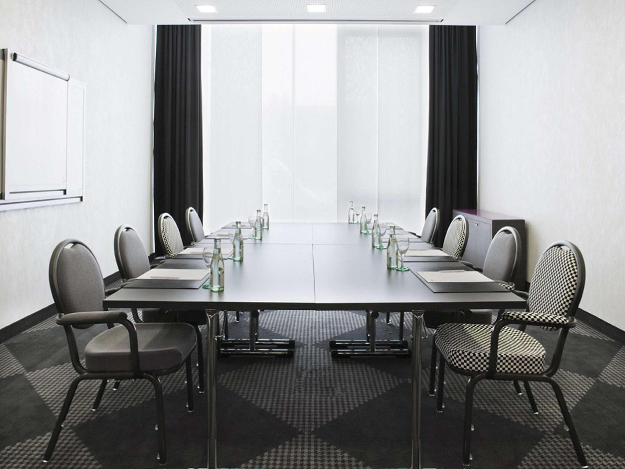 Moevenpick Stuttgart Airport 4*